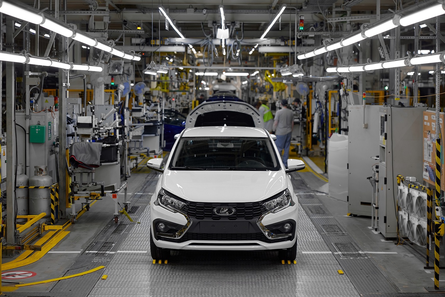 «АВТОЗАВОД САНКТ-ПЕТЕРБУРГ» НАЧАЛ ОТГРУЗКИ СЕРИЙНЫХ LADA ISKRA ЛОКАЛЬНОЙ СБОРКИ В ДИЛЕРСКУЮ СЕТЬ LADA